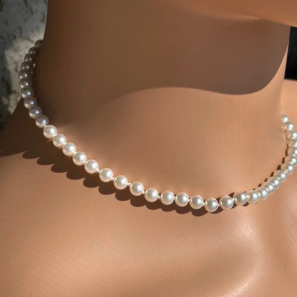 Delicate White Pearl Necklace - Picture 3 of 5